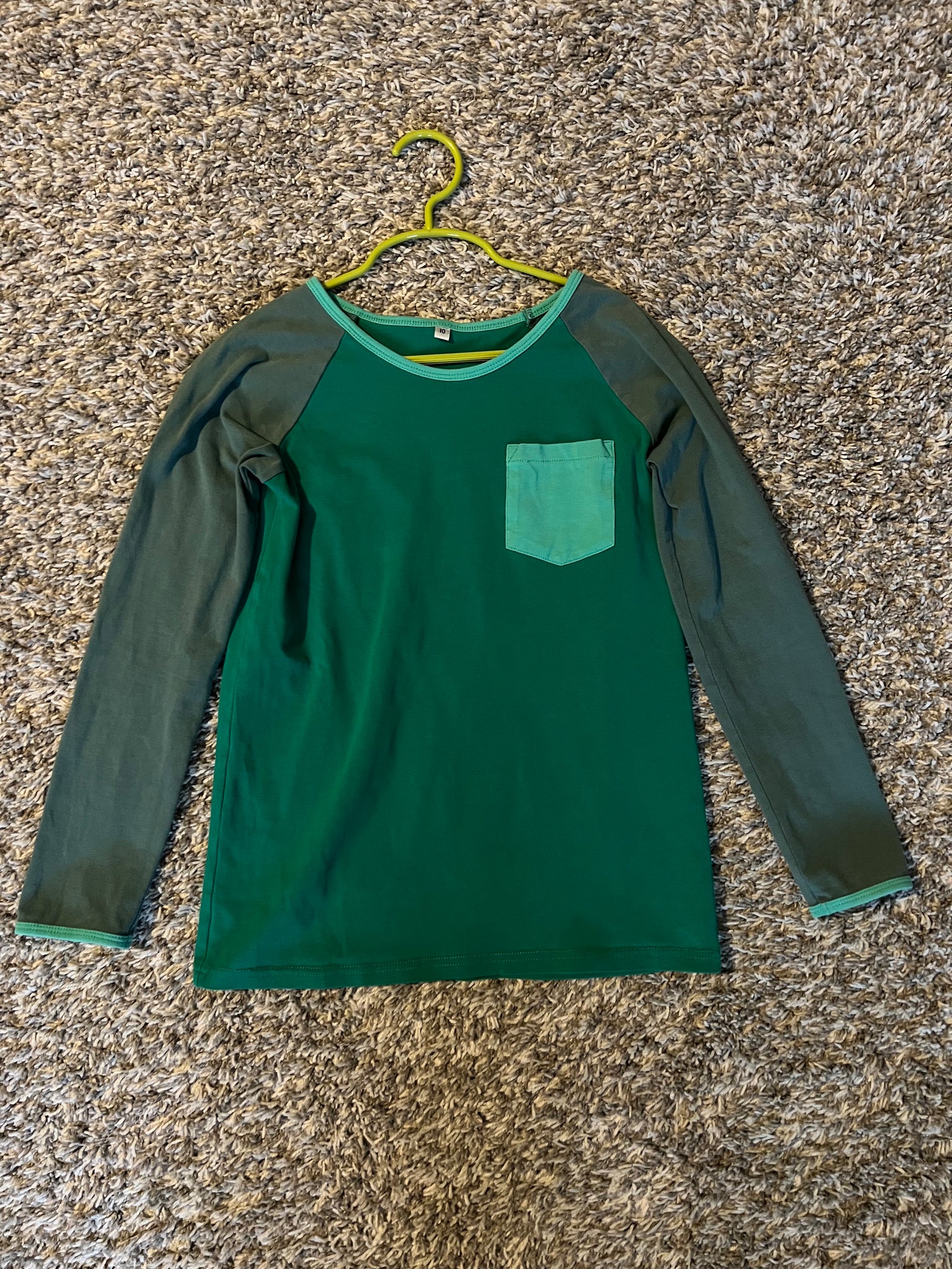 Boys Unisex Long Sleeve Mixed Greens Top Size 10